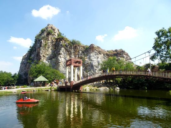 タイの伝統文化と大自然を楽しむ貸切1日ツアー　影絵ミュージアム＋国立公園＜日本語ガイド／昼食付き＞ by JTB