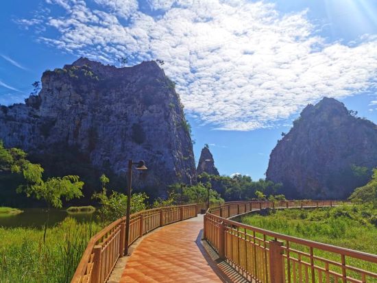 タイの伝統文化と大自然を楽しむ貸切1日ツアー　影絵ミュージアム＋国立公園＜日本語ガイド／昼食付き＞ by JTB