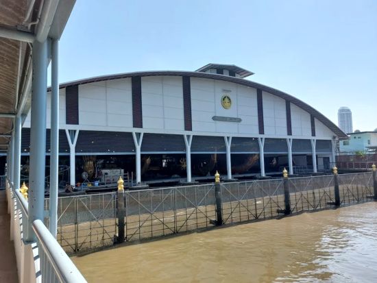 ロングテールボートで水上家屋＋ワット・アルン＋ワット・パクナムを巡る　チャオプラヤー川クルーズ＜日本語ガイド＞ by JTB