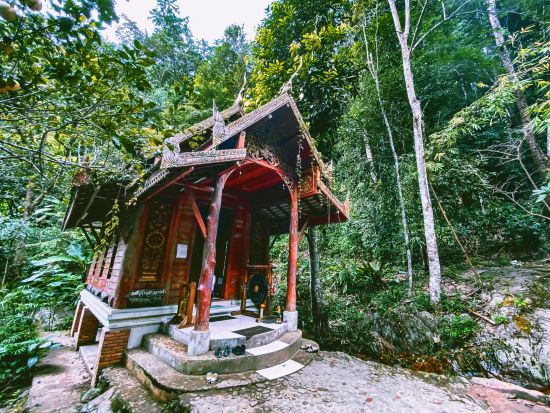 【チェンマイ発】秘境の村「メーカンポン」観光ツアー＜1日／ホテル送迎／日本語ガイド＞