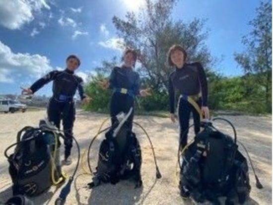 PADIオープンウォーターダイバーコース 2日間集中講習 透明度抜群の沖縄の海でライセンスを取得＜那覇市内送迎付き／2日間／那覇＞