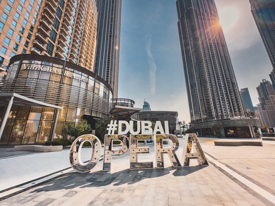 UAE-Dubai-Dubai Opera-pixta_99899195_L