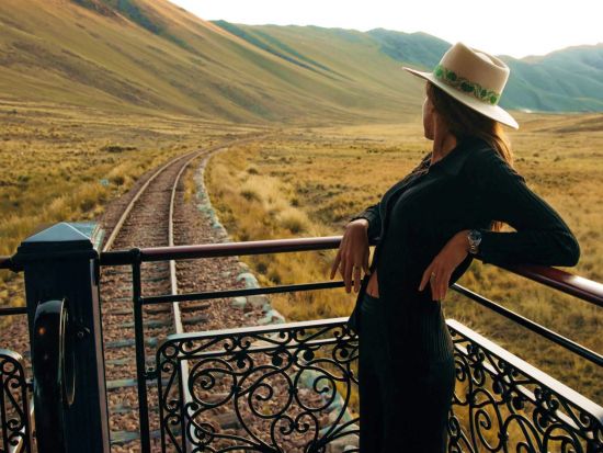 クスコ⇒プーノ 豪華夜行列車アンデアン・エクスプローラ号 1泊2日の旅＜全食事込み／英語ガイド＞