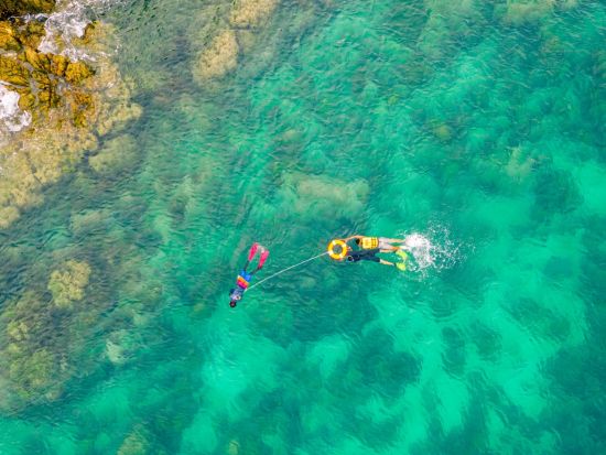 パタヤ発！ニモ島シュノーケリングツアー　ドローン撮影＋水中フォト＜昼食／英語ガイド＞