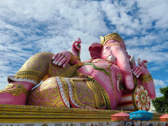 スワンナプーム空港から直行！ピンクの巨大ガネーシャ参拝ツアー＜日本語ガイド／午前半日／ランチ付きプランあり＞