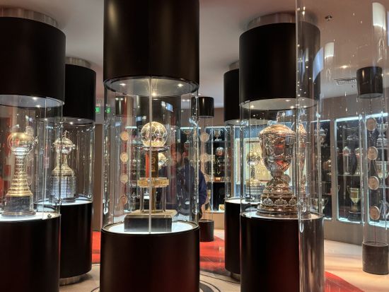 本場サッカースタジアム　ラ・ボンボネーラ＆エル・モヌメンタル見学ツアー ＜英語ガイド＞