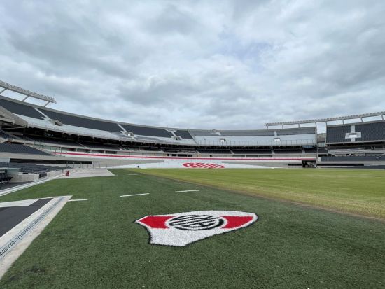 本場サッカースタジアム　ラ・ボンボネーラ＆エル・モヌメンタル見学ツアー ＜英語ガイド＞