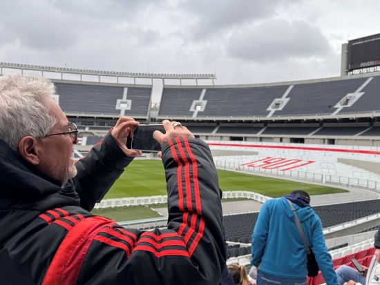 本場サッカースタジアム　ラ・ボンボネーラ＆エル・モヌメンタル見学ツアー ＜英語ガイド＞