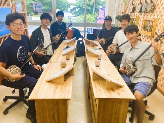 三線体験教室　三線楽譜の読み方から演奏の基本まで徹底レクチャーする初心者向けコース　10歳から参加OK！＜石垣島＞