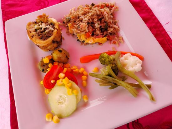 国内航空券付き！ウユニ塩湖2泊3日ツアー　たっぷり2日間観光＋朝日・夕日&星空観賞　塩ホテル宿泊プランあり＜貸切／日本語または英語ガイド／ラパス発着＞