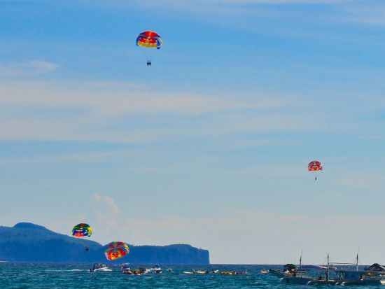 パラセーリング体験 ボラカイ島で空中散歩＜ソロまたはタンデム／英語インストラクター／ボラカイ島発＞