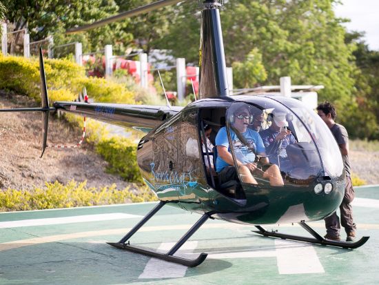 ボラカイ島 ヘリコプター遊覧ツアー　選べる3コース＜貸切／2～3名／英語＞