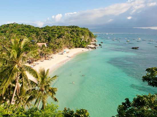 Island_Diniwid Beach_AdobeStock_31250113