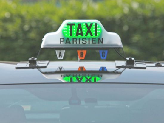 日本語アシスタント同行サービス　パリ空港（シャルル・ド・ゴール空港など）⇒ パリ市内 ＜貸切／タクシー代別＞