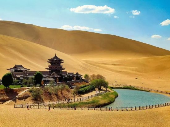 シルクロードの世界遺産を巡る 5日及び6日ツアー　兵馬俑＆秦始皇帝陵＆大雁塔＆莫高窟＆玉門関 ＜貸切／国内線航空券込み／食事付き／日本語ガイド／西安空港発＞