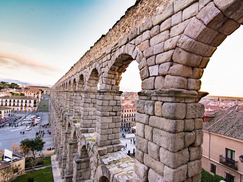 Spain_Segovia_Aqueduct_Castilla_y_Leon_shutterstock_531147577