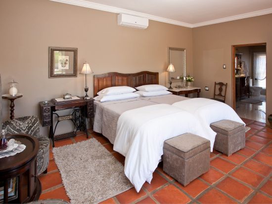 【ケープタウン発ポートエリザベス着 3泊4日】アグラス岬＋オウツフルン＋ナイズナ観光＜混載／英語／市内または空港送迎＞