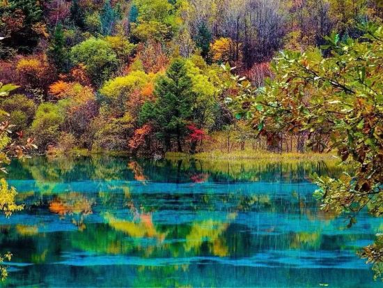 【上海発・2泊3日ツアー】九寨溝＋黄龍 中国絶景と世界自然遺産を巡るプライベートプラン＜高速鉄道付／宿泊付／専用車＋専属日本語ガイド／昼食付＞