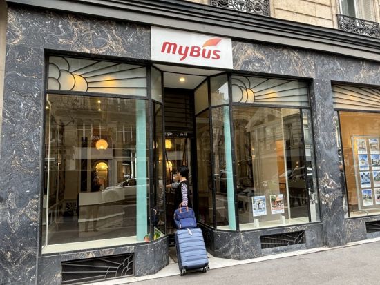 パリ荷物お預かりサービス ＜9～17時／年中無休／パリ中心地ピラミッド駅近く＞by Mybus