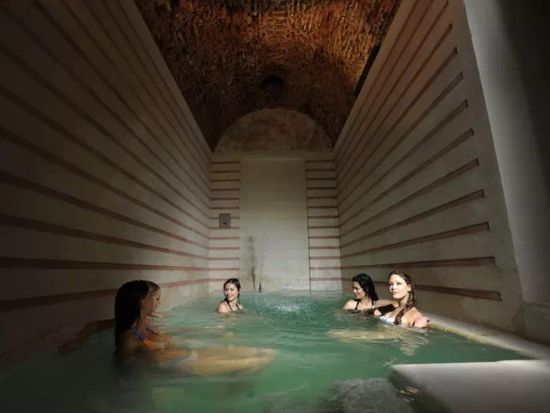 イスタンブール旧市街「チェンベルリタシュ・ハマム(Cemberlitas Hammam)」事前予約サービス