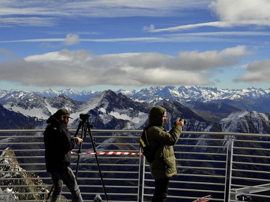 モンテ・ビアンコ（モンブラン）日帰りツアー　イタリア側から名峰モンブランなどを鑑賞！スカイウェイ・モンテ・ビアンコ乗車付き＜英語ガイド／ミラノ発＞