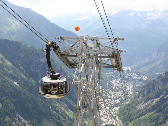 モンテ・ビアンコ（モンブラン）日帰りツアー　イタリア側から名峰モンブランなどを鑑賞！スカイウェイ・モンテ・ビアンコ乗車付き＜英語ガイド／ミラノ発＞