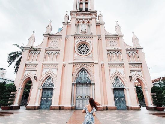 ダナン空港お迎え＆貸切チャーターツアー　ダナン大聖堂＋リンウン寺院＋ドラゴン橋＜5時間／日本語ガイドあり／ダナンorホイアン市内ホテルお送り＞
