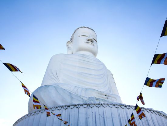 Vietnam_Da Nang_Ba Na Hills_Linh Ung Pagoda_shutterstock_1325550281