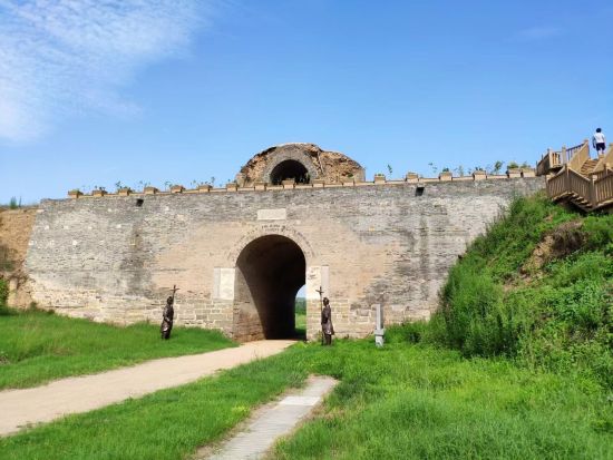 西安からガイド同乗で高速鉄道にて函谷関へ行く日帰りツアー『キングダム』ゆかりの地をじっくり観光！＜貸切／往復新幹線付／日本語ガイド／河南料理／西安発＞