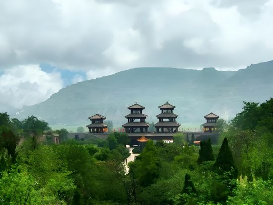 西安からガイド同乗で高速鉄道にて函谷関へ行く日帰りツアー『キングダム』ゆかりの地をじっくり観光！＜貸切／往復新幹線付／日本語ガイド／河南料理／西安発＞