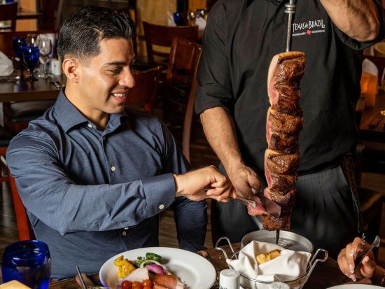 テキサス・デ・ブラジル　食事券＆事前予約　本格的なシュラスコスタイルのお肉料理を堪能！＜夕食／アラモアナセンター内＞