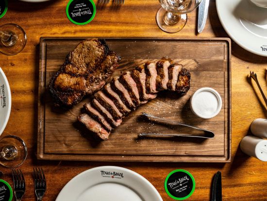 テキサス・デ・ブラジル　食事券＆事前予約　本格的なシュラスコスタイルのお肉料理を堪能！＜夕食／アラモアナセンター内＞