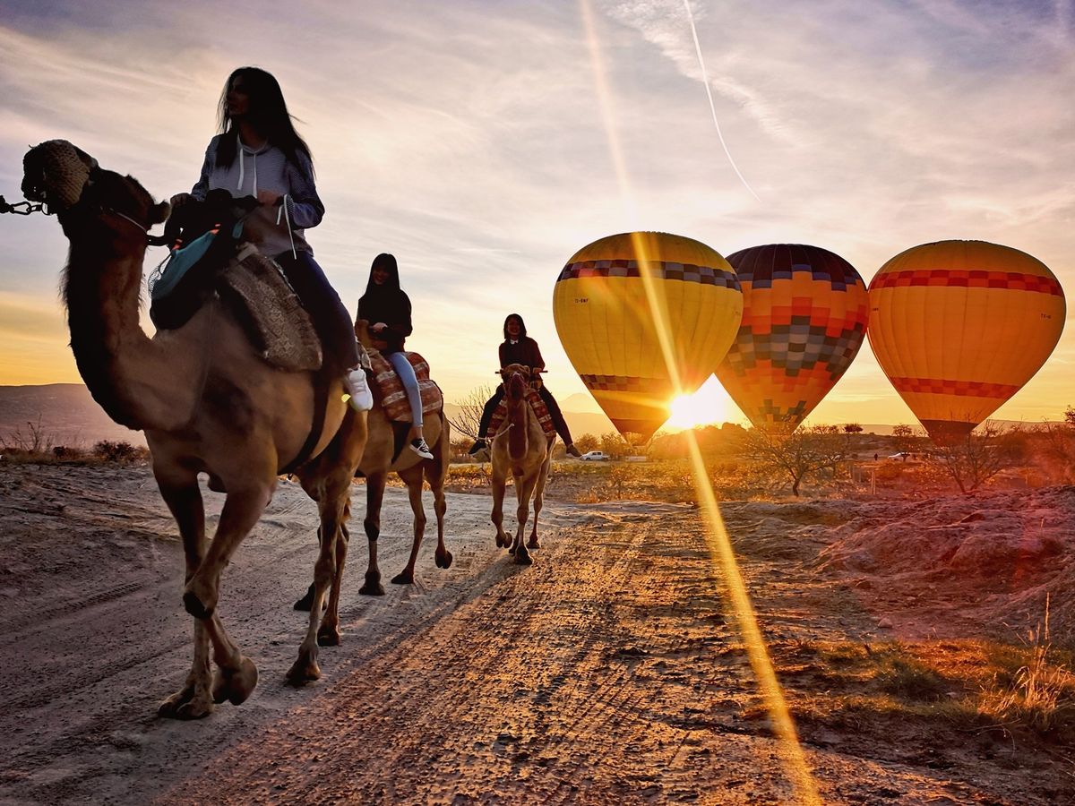 世界遺産カッパドキア ラクダに乗って渓谷トレッキングツアー＜選べる