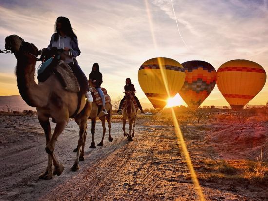 世界遺産カッパドキア　ラクダに乗って渓谷トレッキングツアー＜選べる出発時間／約2時間／英語／カッパドキア発＞＊前日まで予約受付中