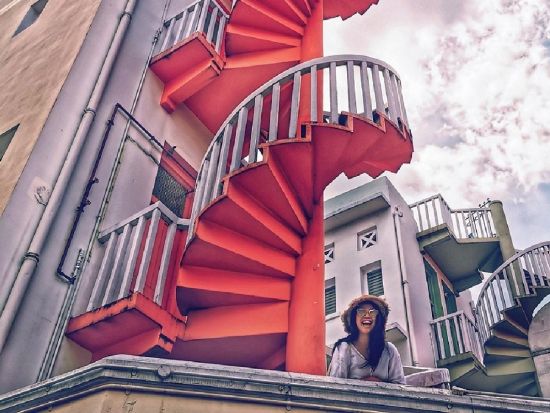 ラッフルズのアフタヌーンティー＆フォトジェニックツアー　ブギスビレッジ＋ハジレーン＋旧ヒルストリート警察署＋フォートカニング・ツリートンネル ＜日本語ガイド＞