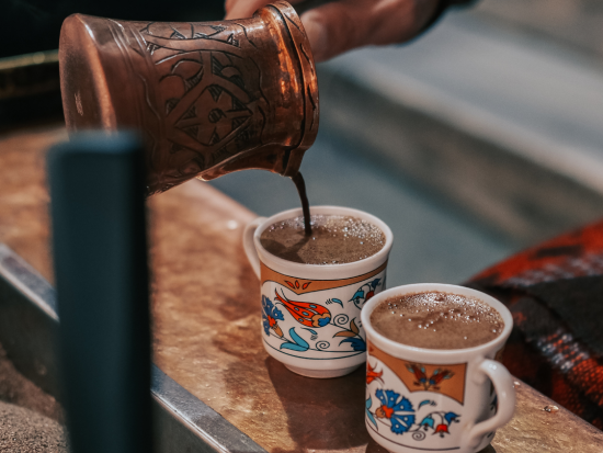 イスタンブール ストリートグルメツアー 5つのグルメ＆2つのモスクへご案内＜貸切／4時間／日本語ガイド＞