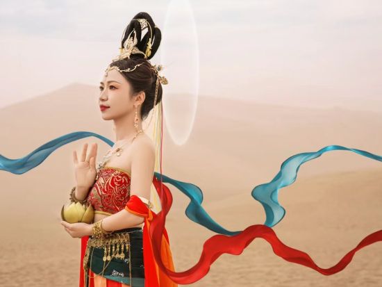 【敦煌貸切りチャーター】専属日本語ベテランガイドと安全運転のドライバー付きの専用車を派遣！敦煌市内＆郊外を自由に観光＜日本語ガイド／選べる敦煌観光エリア＞