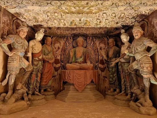 【敦煌貸切りチャーター】専属日本語ベテランガイドと安全運転のドライバー付きの専用車を派遣！敦煌市内＆郊外を自由に観光＜日本語ガイド／選べる敦煌観光エリア＞