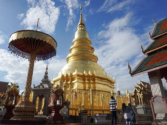 【チェンマイ発】往路タイ国鉄で行く 古都ランパーン＆ランプーン1日観光ツアー　花馬車乗車体験付き＜貸切／ホテル送迎付／日本語ガイド＞