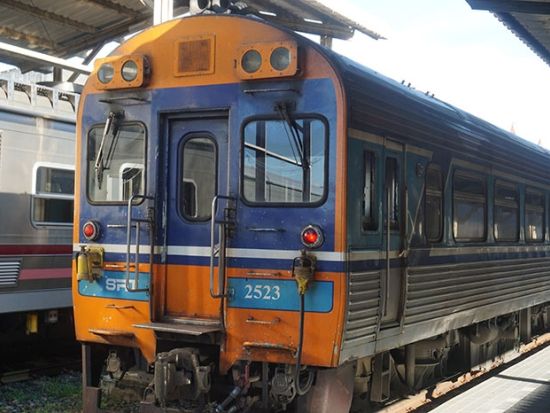 【チェンマイ発】ランプーン半日観光ツアー　往路ローカル鉄道利用＋サムロー乗車体験＜貸切／午前／ホテル送迎付／日本語ガイド＞