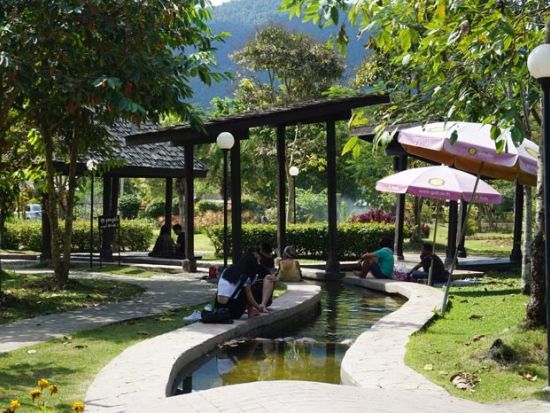 【チェンマイ発】ムアンオン洞窟＆サンカムペーン温泉半日観光ツアー＜貸切／午前または午後／ホテル送迎付／日本語ガイド＞