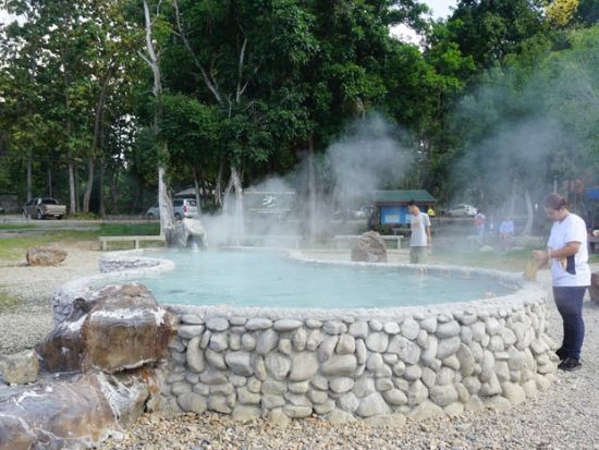 【チェンマイ発】ムアンオン洞窟＆サンカムペーン温泉半日観光ツアー＜貸切／午前または午後／ホテル送迎付／日本語ガイド＞