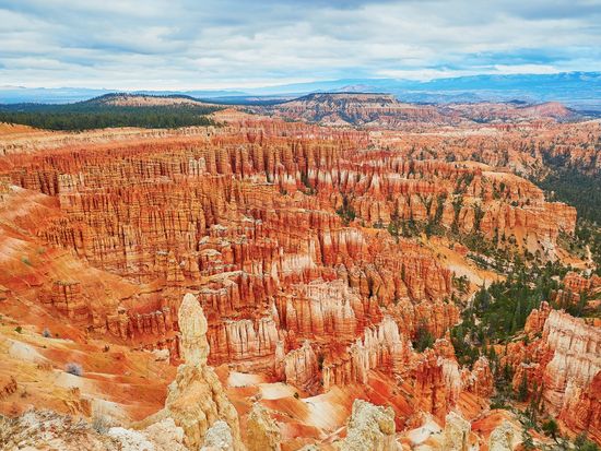 Bryce_Canyon_Inspiration_Point_pixta_18405541_M