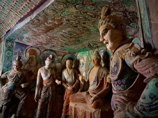 一日かけて敦煌三大石窟の二つも見尽くし！砂漠の大画廊の莫高窟と西千仏洞を巡る日帰りツアー＜専属日本語ガイド＋専用車／昼食付／敦煌発・混載無し＞