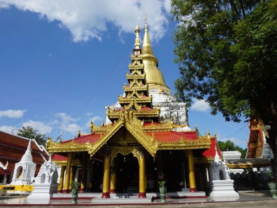 【チェンマイ発】往路タイ国鉄で行く 古都ランパーン＆ランプーン1日観光ツアー　花馬車乗車体験付き＜貸切／ホテル送迎付／日本語ガイド＞