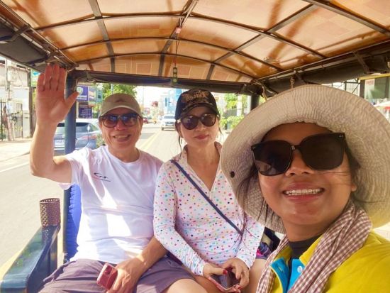 シェムリアップ半日観光ツアー　 戦争記念碑＋王宮＋ワット プレア プロム ラット＋オールドマーケットなどを訪問！＜選べる午前・午後／日本語ガイド選択可＞