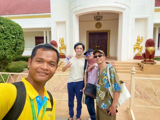 シェムリアップ半日観光ツアー　 戦争記念碑＋王宮＋ワット プレア プロム ラット＋オールドマーケットなどを訪問！＜選べる午前・午後／日本語ガイド選択可＞