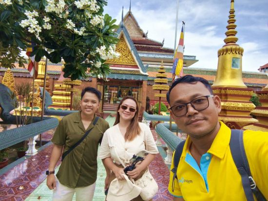 シェムリアップ半日観光ツアー　 戦争記念碑＋王宮＋ワット プレア プロム ラット＋オールドマーケットなどを訪問！＜選べる午前・午後／日本語ガイド選択可＞