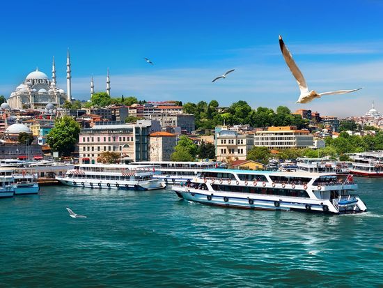 Turkey_Istanbul_Bosphorus_shutterstock_669940774
