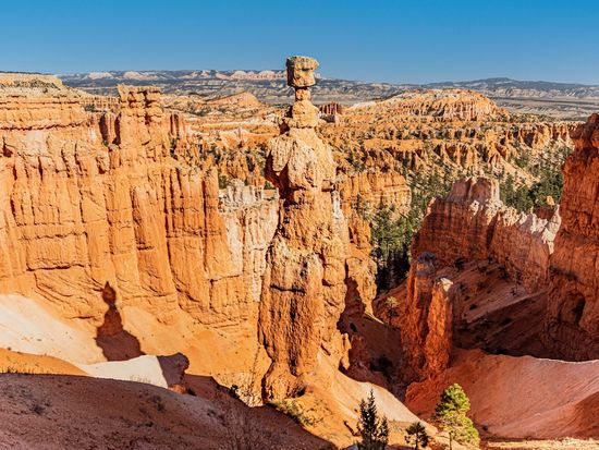 Bryce_Canyon_Thor_s_Hammer_pixta_81907943_M